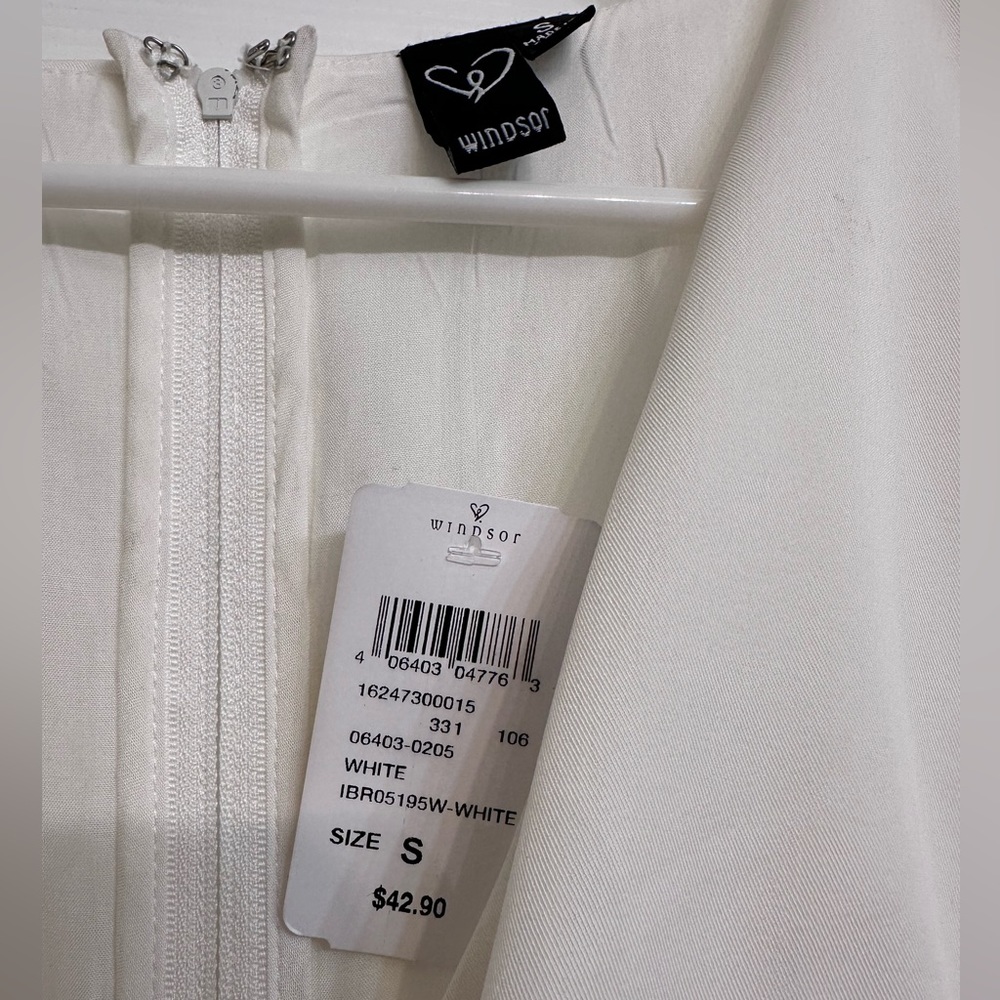 White ruffle romper Size S - Picture 3 of 8